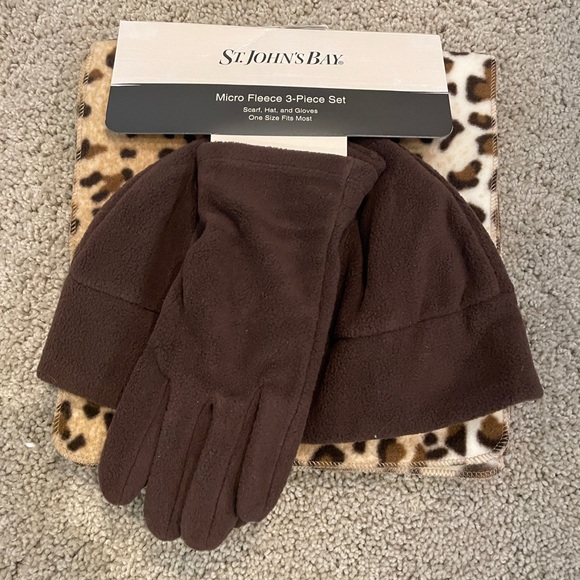 St. John’s Bay winter set - Picture 1 of 3